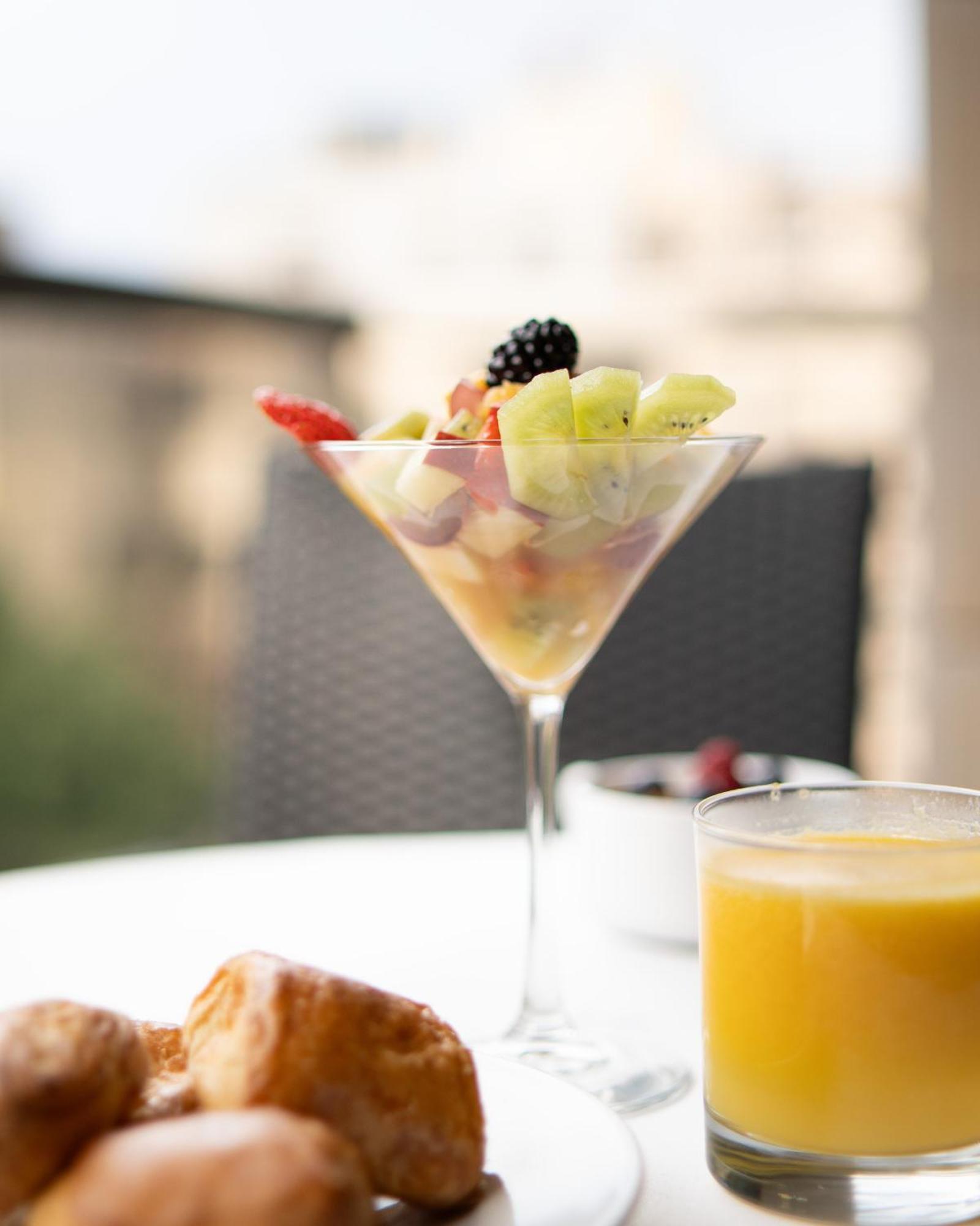 The Parisian Hotel Beirut Exterior foto